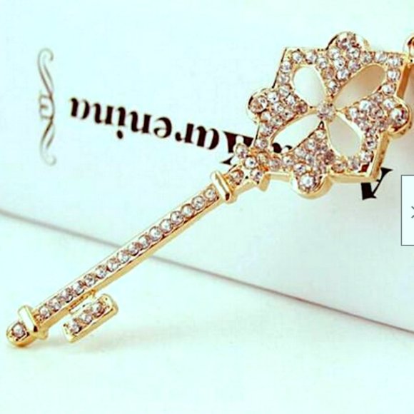 Beautiful Sparkly White Crystal Rhinestone KEY Pendant 24"-26" Goldtone Necklace - Picture 3 of 8